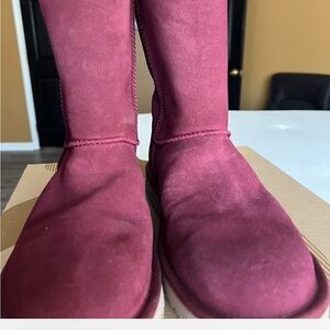 Brand New Women's
Koolaburra Boots by UGG size 10.
